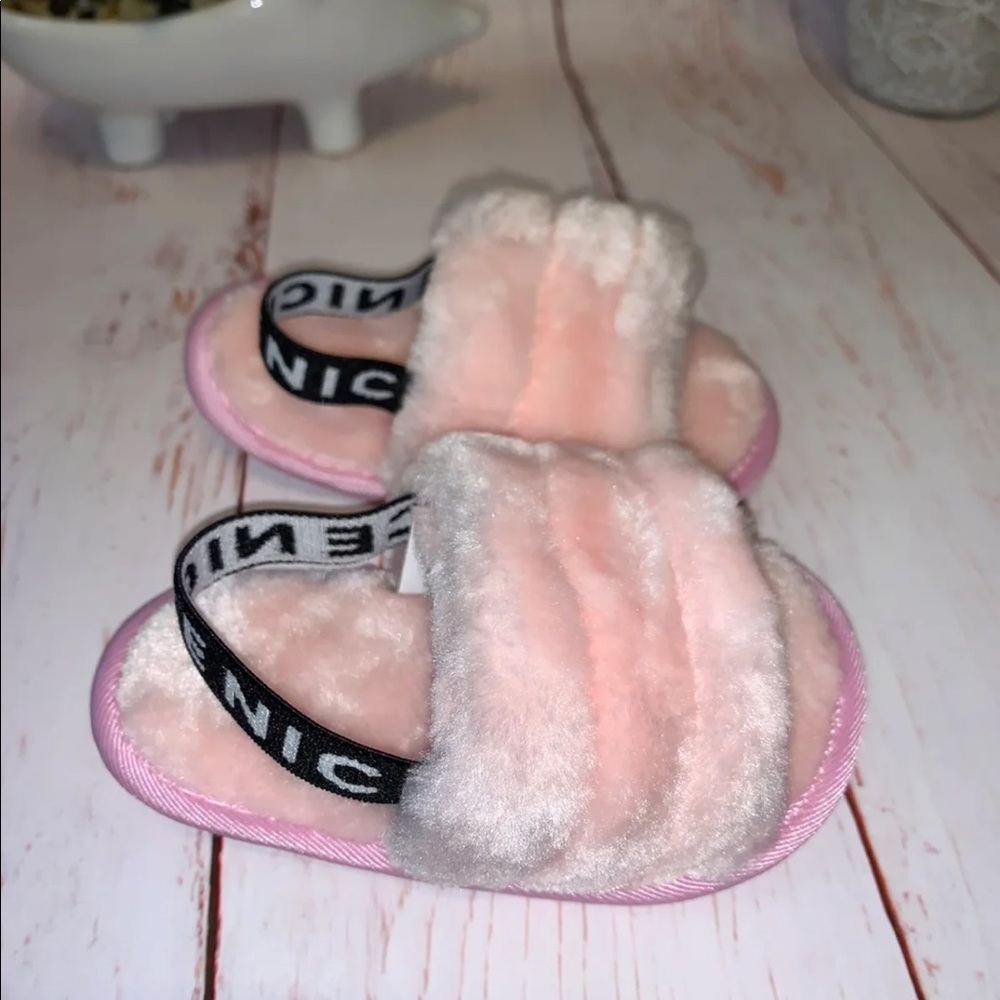 Baby slippers - Picture 3 of 3